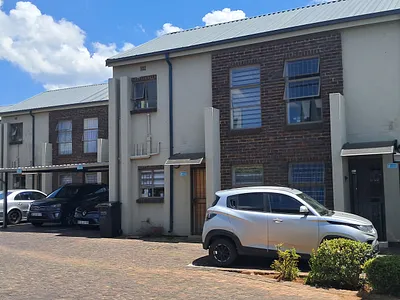 2 Bedroom Townhouse To Rent in Krugersdorp - img