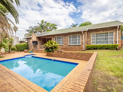 5 Bedroom House For Sale in Roodepoort - Vlsy.webp