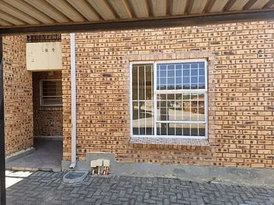 2 Bedroom House To Rent in Roodepoort - img