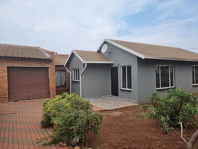 3 Bedroom House To Rent in Soweto - b4Em.webp