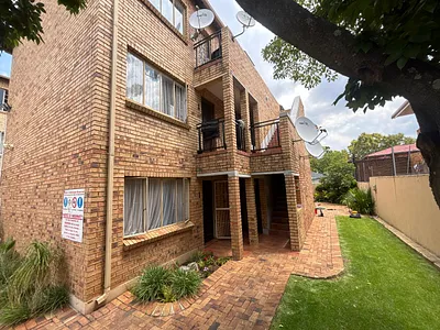 1 Bedroom Apartment To Rent in Roodepoort - img