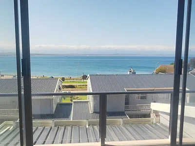 3 Bedroom Apartment For Sale in Mossel Bay - Ou4x.webp