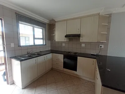 2 Bedroom Apartment To Rent in Roodepoort - 1MS1.webp