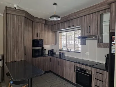 3 Bedroom Townhouse For Sale in Helikonpark, Randfontein - dv8r.webp