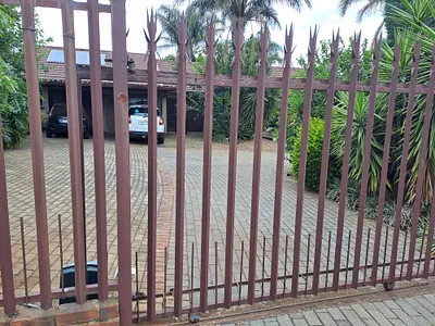 4 Bedroom House For Sale in Krugersdorp - Sjd5.webp