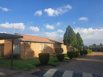2 Bedroom Townhouse For Sale in Roodepoort - bCOe.webp