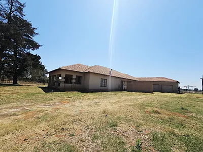 5 Bedroom House For Sale in Randfontein - 5hqy.webp