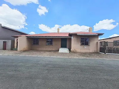 5 Bedroom House For Sale in Randfontein - iHEi.webp