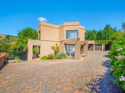 4 Bedroom House For Sale in Roodepoort - cxXP.webp