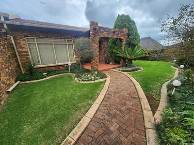 3 Bedroom Townhouse For Sale in Krugersdorp - RgGR.webp