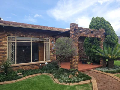 3 Bedroom Townhouse For Sale in Krugersdorp - ZAxk.webp