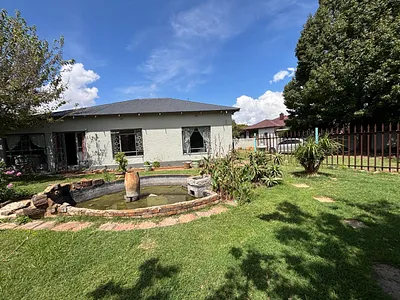 3 Bedroom House For Sale in Randfontein - p3qf.webp