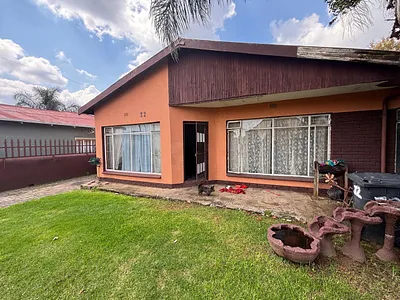 4 Bedroom House For Sale in Krugersdorp - 8XMf.webp