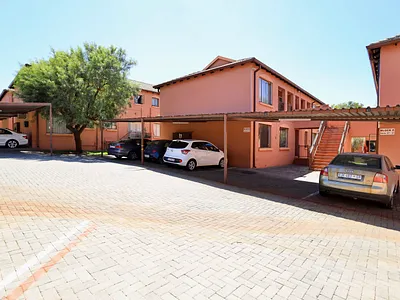 3 Bedroom Apartment For Sale in Roodepoort - img