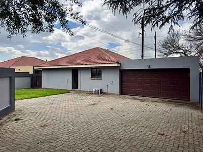 3 Bedroom House For Sale in Secunda - ttYG.webp
