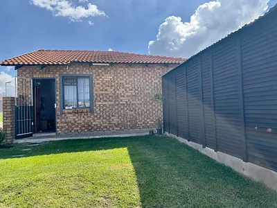 2 Bedroom Townhouse For Sale in Secunda - jHqD.webp