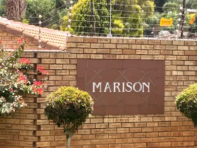 2 Bedroom Townhouse To Rent in Roodepoort - UlX6.webp