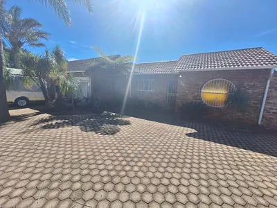 3 Bedroom House For Sale in Randfontein - 6n4P.webp