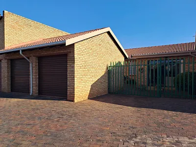 3 Bedroom Townhouse For Sale in Krugersdorp - img