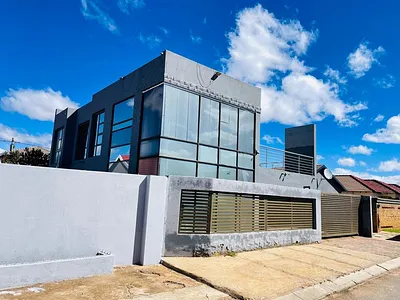 4 Bedroom House To Rent in Soweto - hiPh.webp