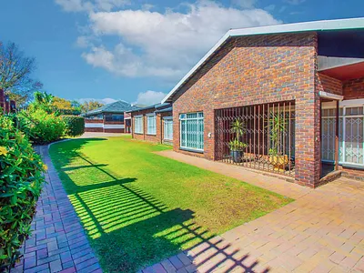 4 Bedroom House For Sale in Krugersdorp - img