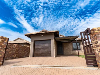 2 Bedroom House For Sale in Secunda - img