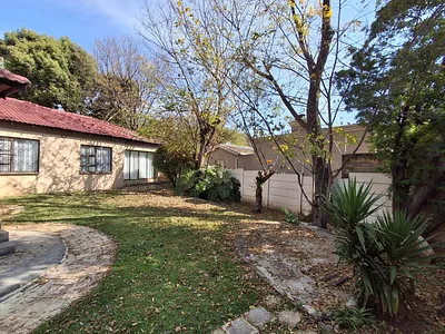 4 Bedroom House For Sale in Roodepoort - 1W6D.webp