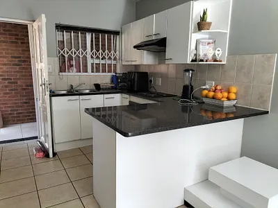 3 Bedroom Townhouse For Sale in Roodepoort - u8MV.webp