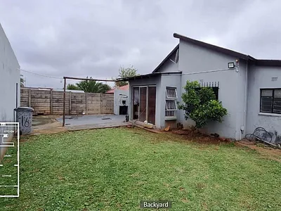 4 Bedroom House For Sale in Krugersdorp - 2rR2.webp