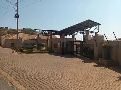 3 Bedroom Townhouse To Rent in Krugersdorp - 8Ye8.webp