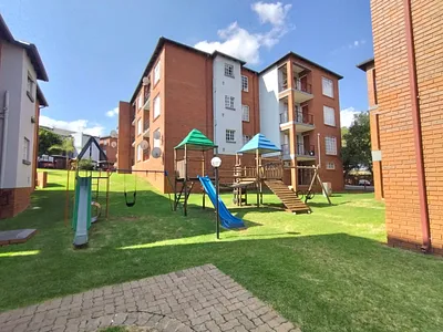 2 Bedroom Apartment For Sale in Krugersdorp - EPVj.webp