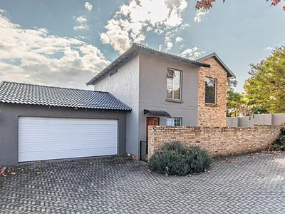 3 Bedroom Townhouse For Sale in Roodepoort - gZof.webp