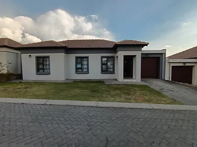 3 Bedroom Townhouse For Sale in Secunda - Jip1.webp