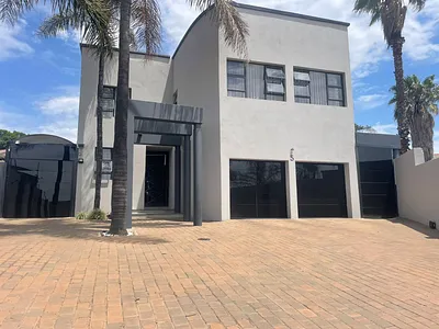 5 Bedroom House For Sale in Sandton - img