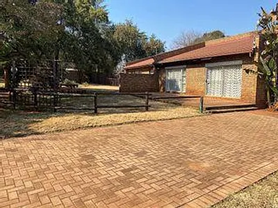 7 Bedroom House For Sale in Centurion - JgJQ.webp