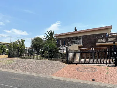 4 Bedroom House For Sale in Centurion - us3M.webp