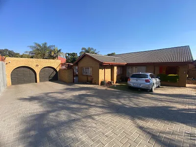 4 Bedroom House For Sale in Centurion - fwD2.webp