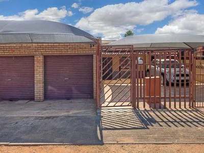 4 Bedroom House For Sale in Johannesburg - NNqr.webp