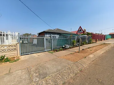 8 Bedroom House For Sale in Centurion - W3hN.webp