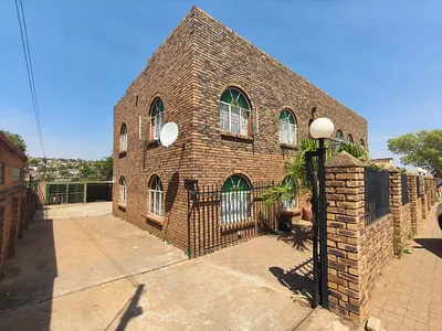 8 Bedroom House For Sale in Centurion - ZEUf.webp