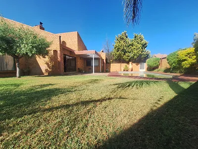 3 Bedroom House For Sale in Kimberley - mFAq.webp