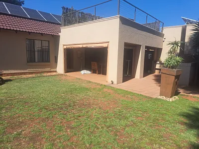 4 Bedroom House For Sale in Roodepoort - GyE5.webp