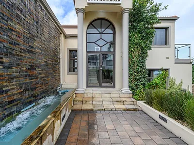 6 Bedroom House For Sale in Port Elizabeth - htCg.webp