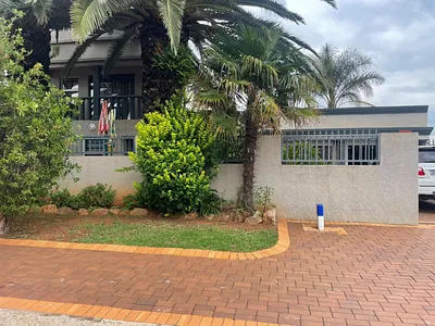 4 Bedroom House For Sale in Johannesburg - img