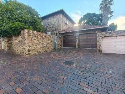 6 Bedroom House For Sale in Sandton - img