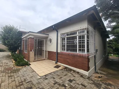 3 Bedroom House To Rent in Roodepoort - 1EeO.webp