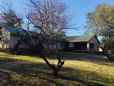 4 Bedroom House For Sale in Vereeniging - c36B.webp