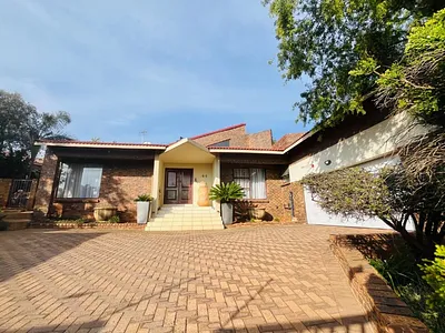4 Bedroom House For Sale in Alberton - img