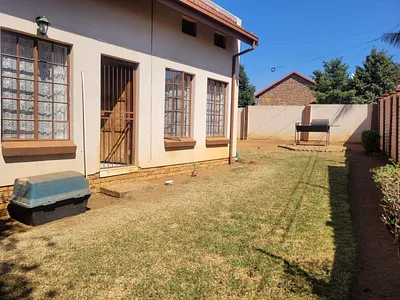 3 Bedroom Townhouse For Sale in Pretoria - PV5J.webp