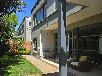 4 Bedroom Townhouse For Sale in Pretoria - img